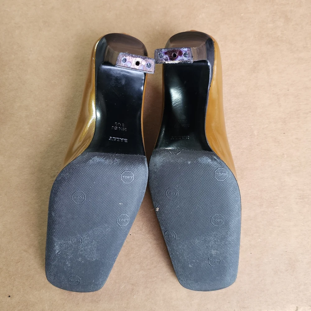 Bally Women's Tan Leather Shoes - Picture 5 of 6
